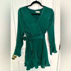 HOLIDAY Stunning Green satin wrap style dress w ruffle hem lined sz S EUC